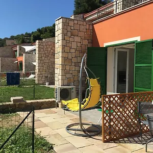 https://la-casa-del-mare-cozy-apartment-with-seaview-and-garden.hotelitalianriviera.com